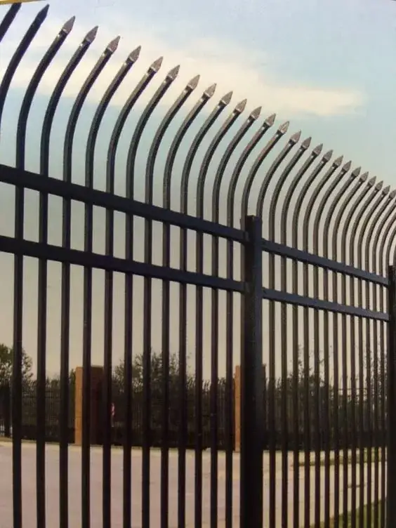 سور أمني برؤوس منحنية — FENCE-04